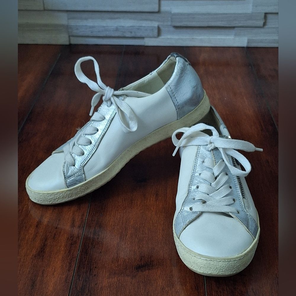 Paul Green lace up side zip rhinestone sneaker Sz 8